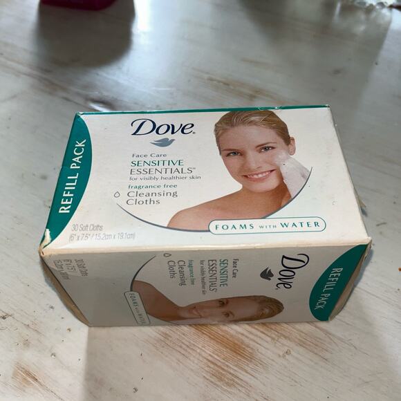 Dove Cool Moisture Facial Cleansing Cloths Fragrance Free Sensitive Essentials - Picture 3 of 7
